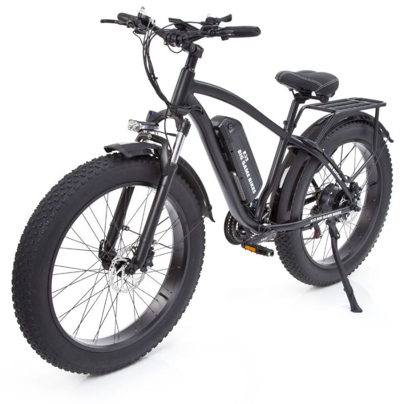 Close-up fat tyre tread – Emphasizes 26 × 4″ tyre grip and stability