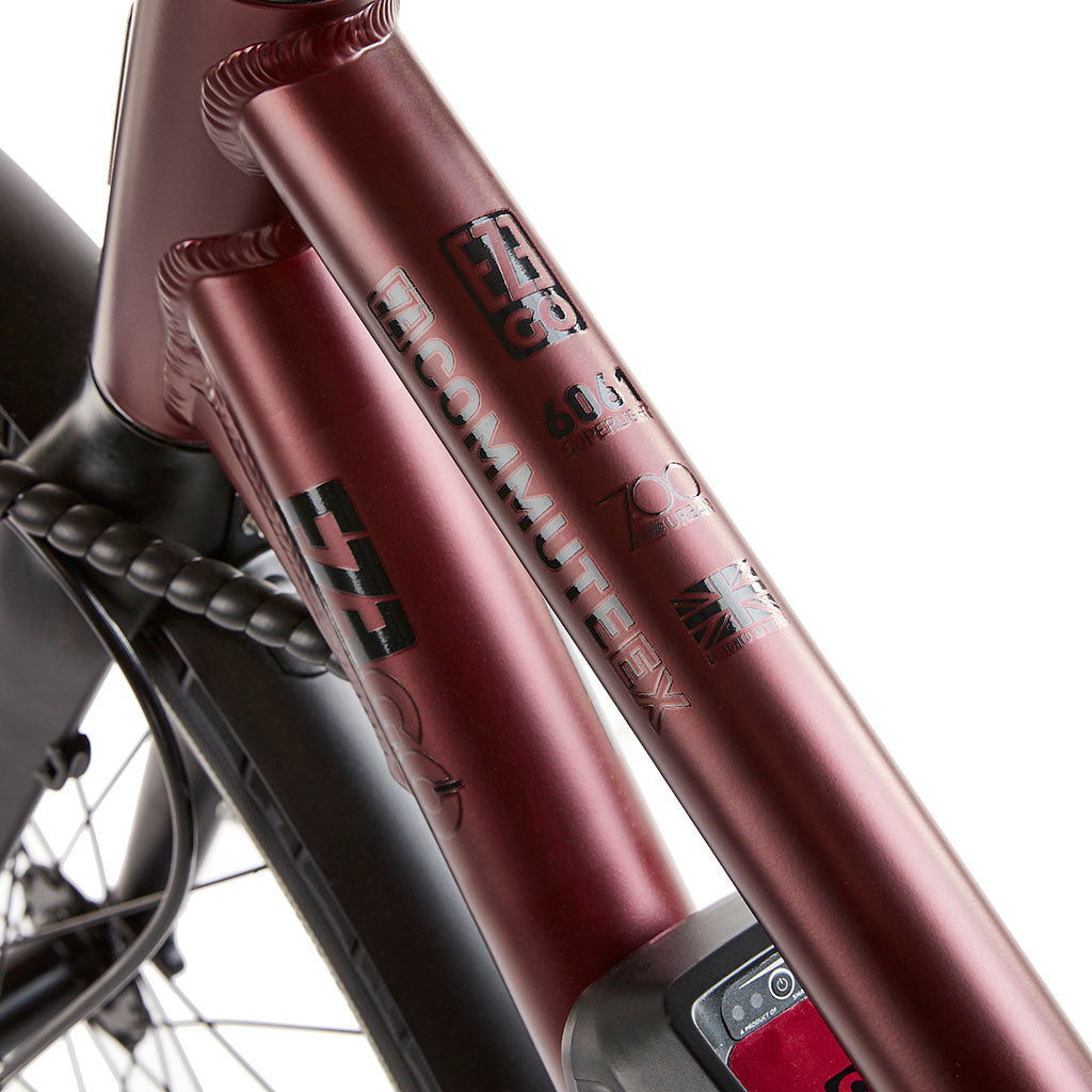 Front view of Commute EX with puncture-resistant Kenda tyres