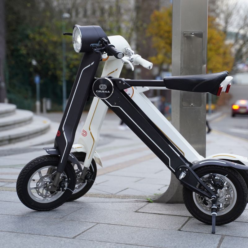 The Cruzaa E-Scooter Racing White with Built in Speakers