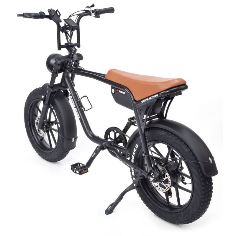 Bench-style saddle ready for two riders