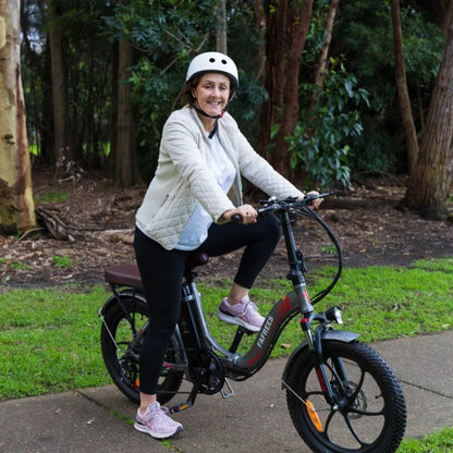 Fafrees F20 Pro folding step-thru frame in urban setting