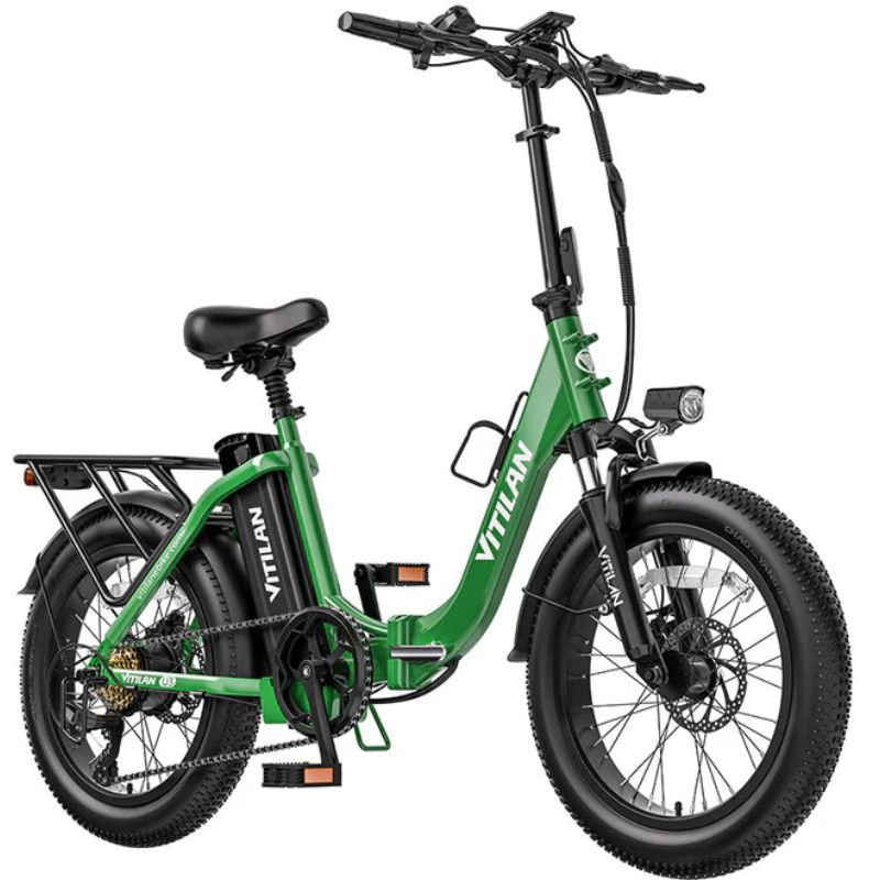 on handlebars showing speed and battery level